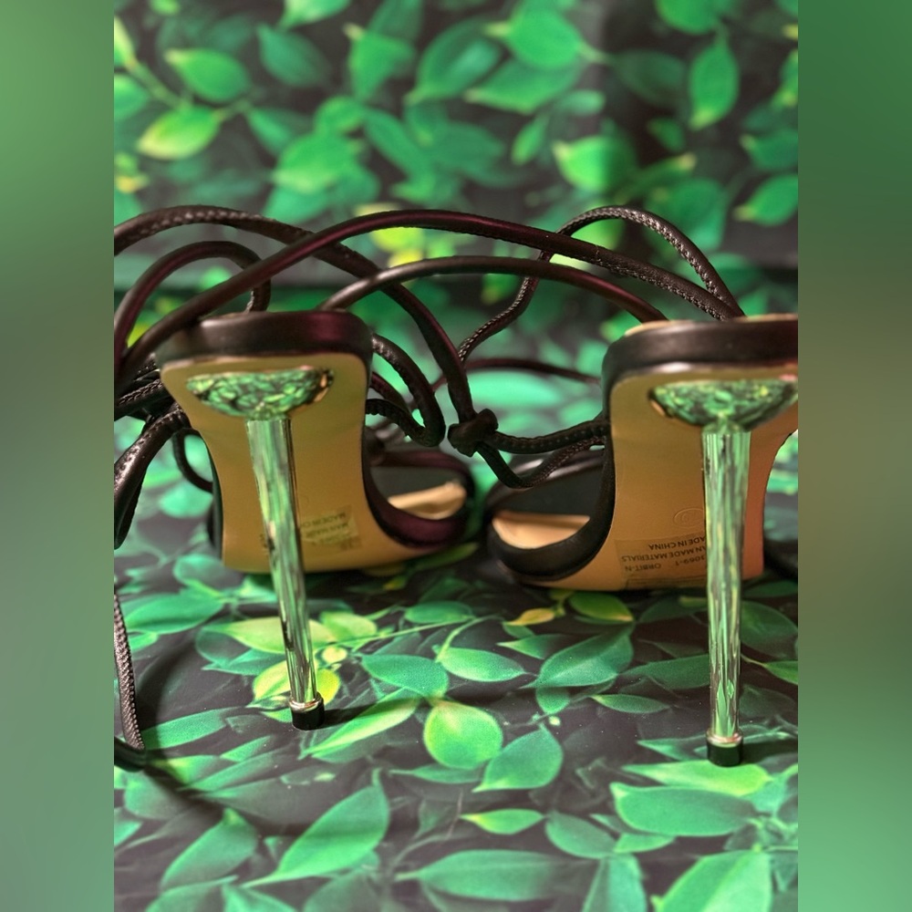 SALE NEW Tiny Defect Never Worn Fashion Nova Heels Ready To Ship Black N Gold - Picture 4 of 11